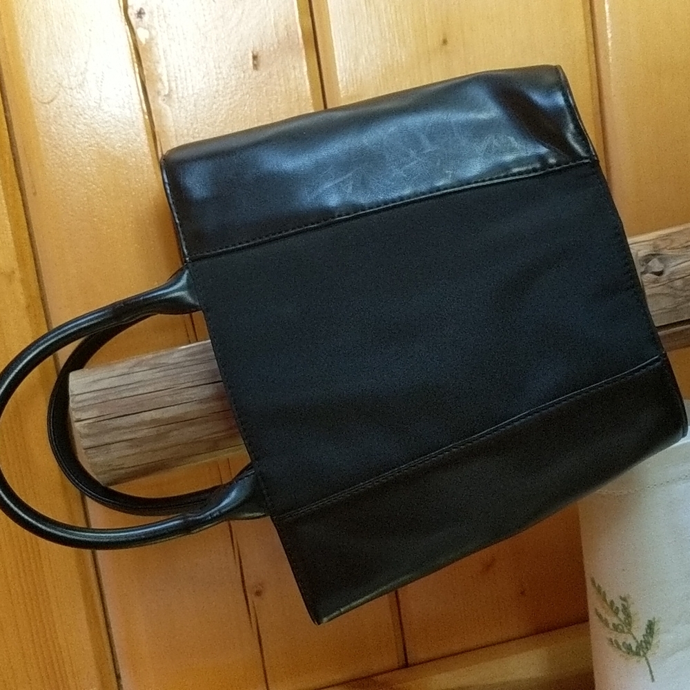 Super Cute Black Handbag. Like New!